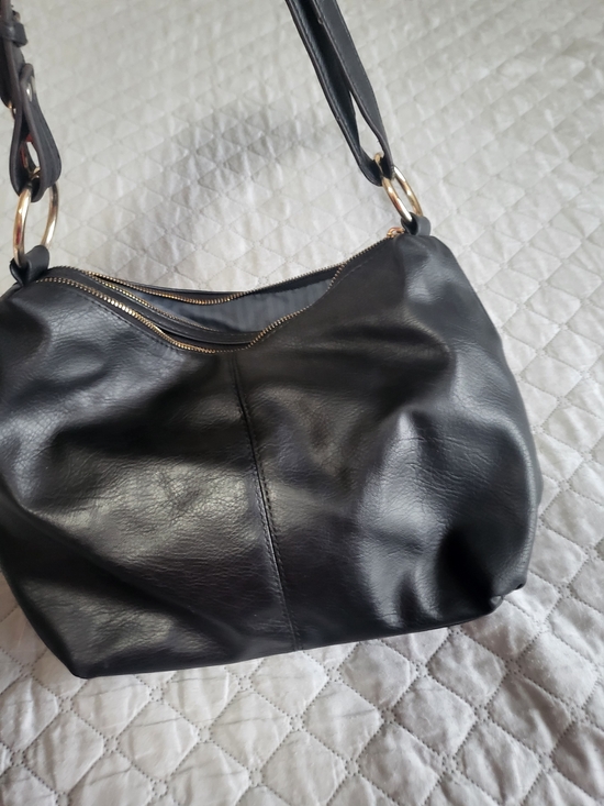 Handbags - Classic Black Leather Shoulder Bag - Women